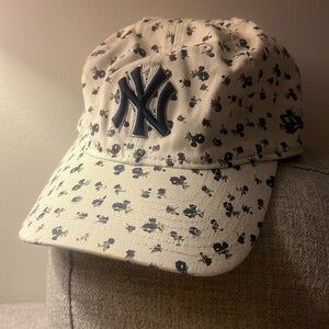 New York Yankees New Era Women's Floral 9TWENTY Adjustable Hat - Cream